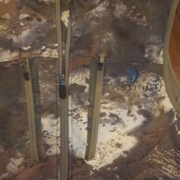 Men's Cabela's Instinct Waterproof Camo Vest - Picture 2 of 5